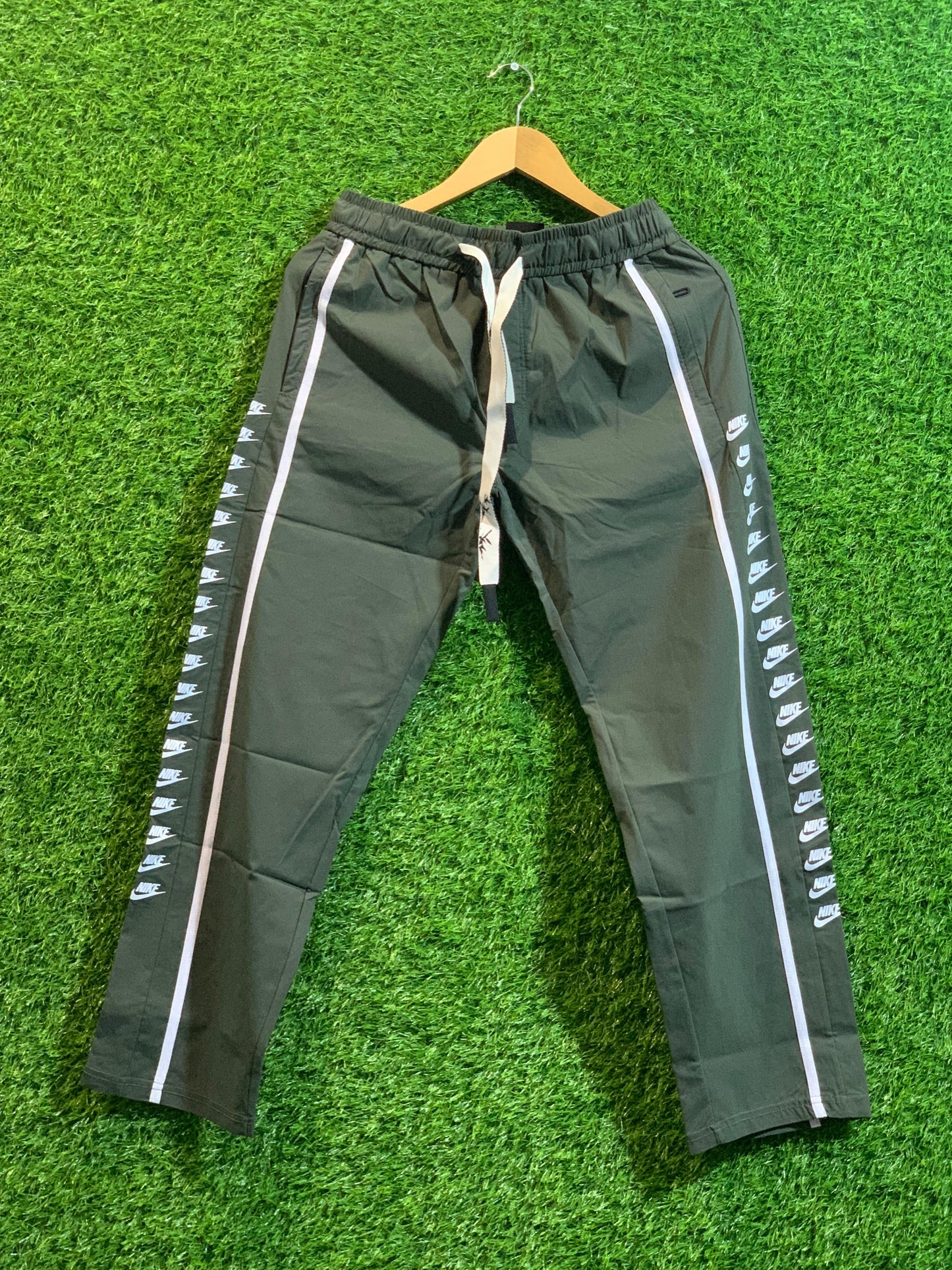 Premium Oversized Baggy Trousers – Streetwear Comfort Fit